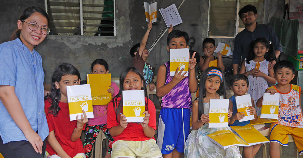 Students of the Bible-based Literacy course in the Philippines.