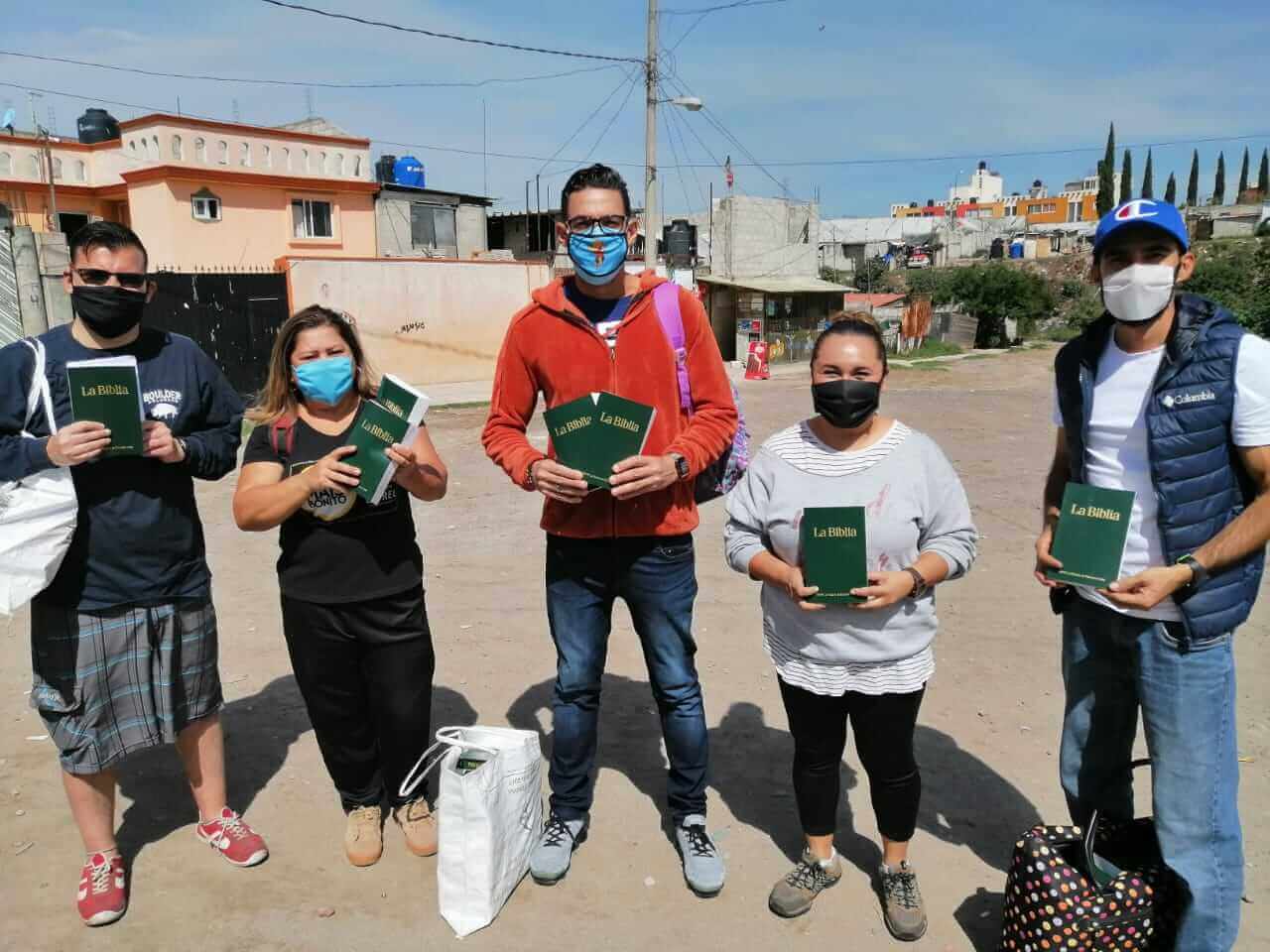 Raquel and her husband Gabriel with a group holding books
